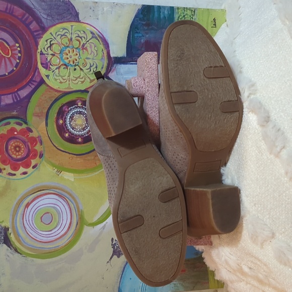 Fergulicious SZ 9.5 Bonus Suede Heeled Booties, Brown Almond - Back Zip - Picture 6 of 10